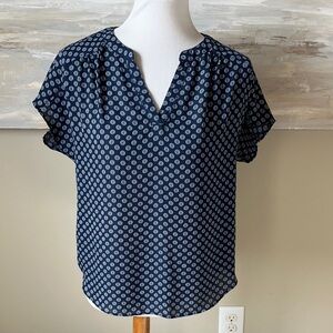 Banana Republic navy and white patterned blouse